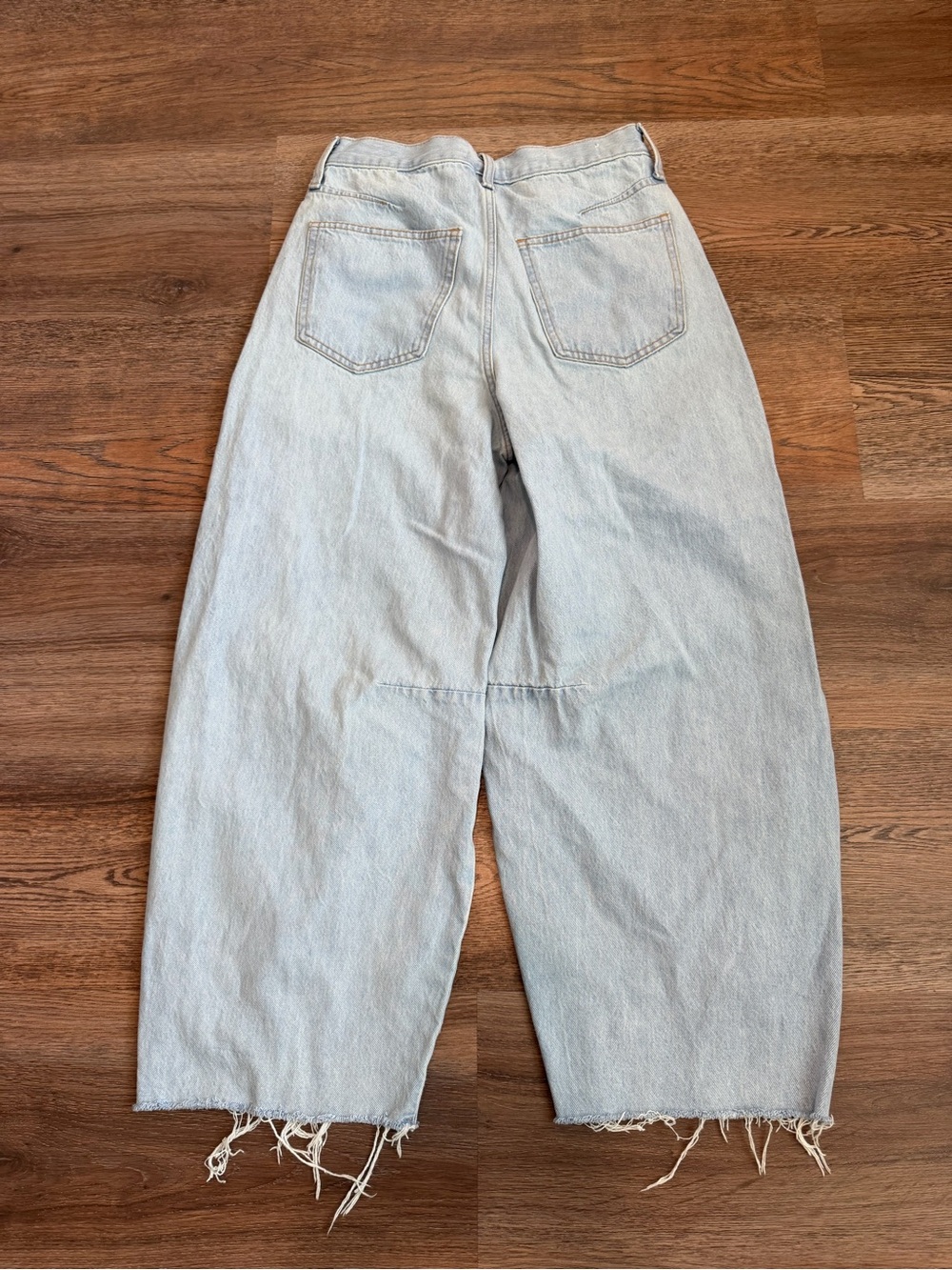 Universal Thread High-Rise Curved Leg Barrel Jeans Light Blue Raw Hem Size 4 - Picture 5 of 10